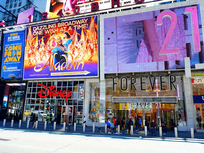 纽约剧院区 - Forever 21