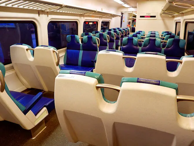 纽约长岛铁路 LIRR - 火车内部