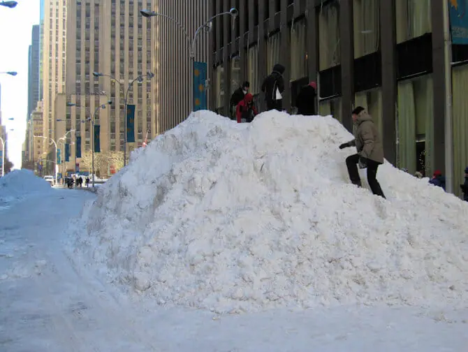 纽约的雪季 - 雪堆