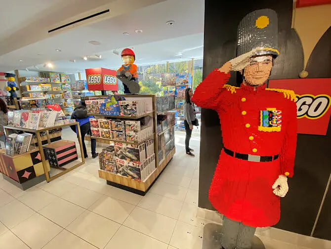 纽约的玩具店 - 洛克菲勒中心的FAO