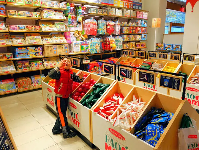 纽约的玩具店 - FAO Schwarz