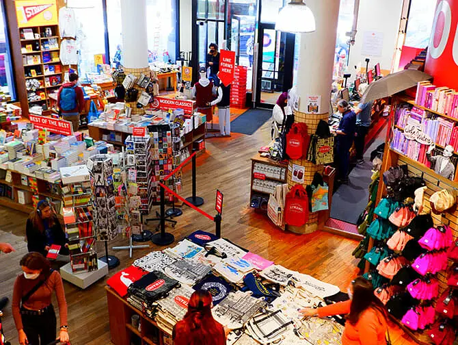 纽约思存书店 - 书店内部