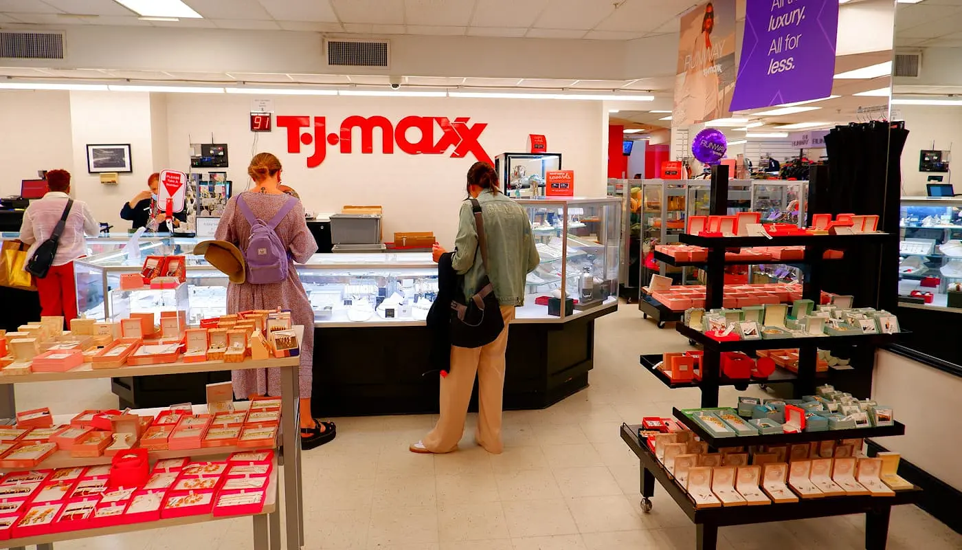 纽约的折扣店 - TJ Maxx