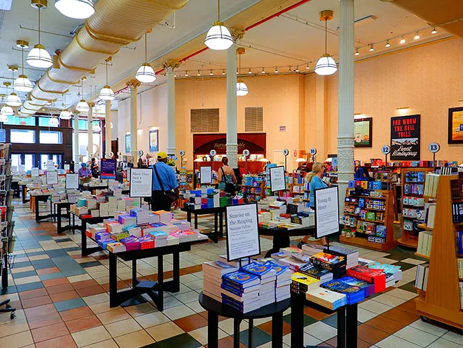 纽约的书店 - 联合广场的 Barnes and Noble
